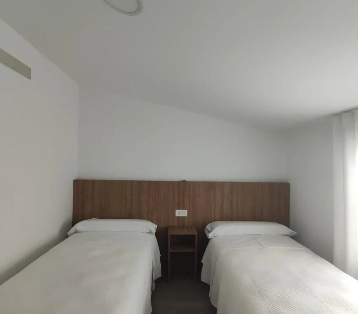 Hotel La Casa De La Plaza Castril Pensión